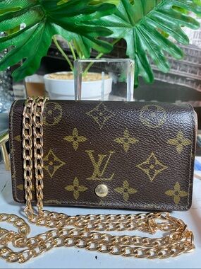 Authentic Louis Vuitton Monogram Bifold Zippy Wallet